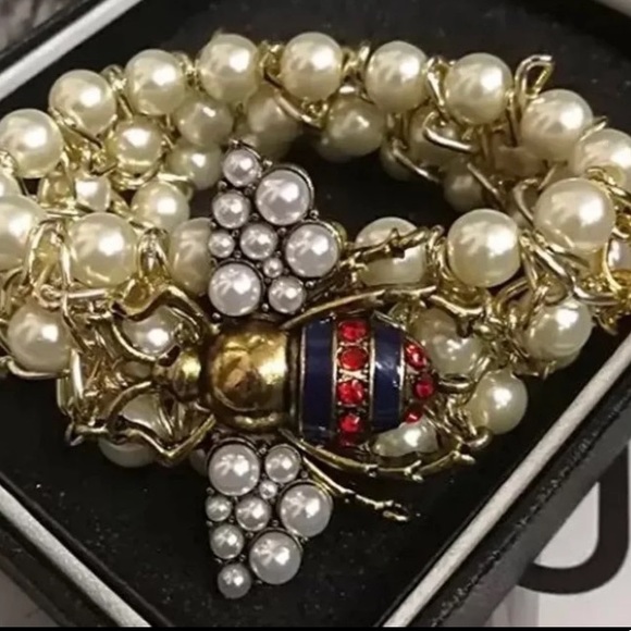 - Elastic Pearl Bee Bracelet - Picture 2 of 2